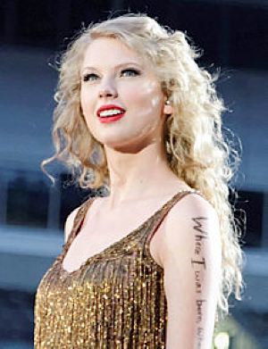 Taylor Swift on her Speak Now Tour - Ronald Woan-CC