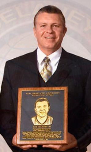 Bob Delaney hero cop awarded
