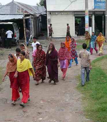 Bangladesh workers - Photo by jankie, via Flickr-cc license