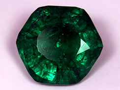 NC emerald photographed by gemologist Cap Beesley