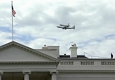 Space Shuttle over WhiteHouse