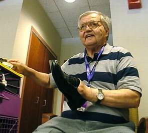shoeshiner philanthropist Pittsburgh hosp-ABCvid