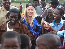 hannah-teter-w-africans.jpg