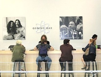 Apple Genius Bar SoHo by Davemn on Flickr-cc