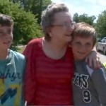 kids-mow-lawn-for-elderly-KWTXvideo