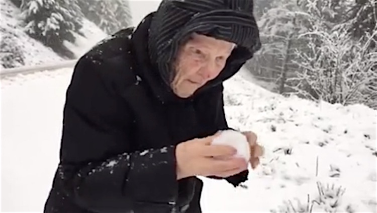 101-Year-old Woman Enjoys Making Snowballs Just Like a Kid (WATCH) - Good News Network