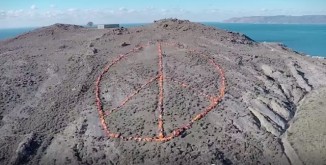 lifejacket-peace-sign-Facebook-screenshot