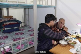 Zhao Delong-feeds father-ChinaDaily