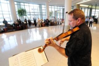 violinist-hospital-lobby.jpg