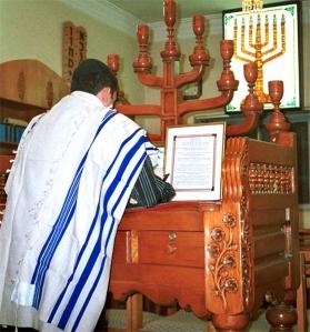 jew-praying-in-iran.jpg