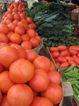 farmers-market-tomatoes