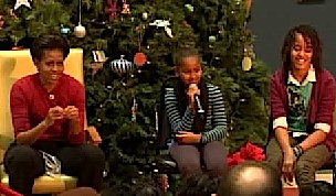 obama-girls-mom-xmas.jpg
