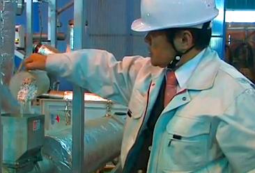 inventor turns plastic into oil