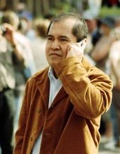 mobile-phone-user-darnok-morguefile