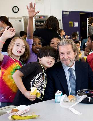Jeff Bridges with school children - Share Our Strength Photo (all rights reserved)