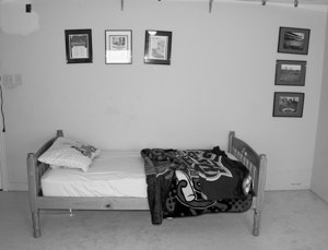 bedroom before makeover