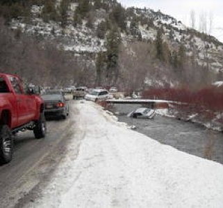 Car rescue in Logan,Utah river