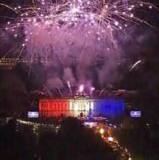 Buckingham Palace lit by fireworks for the Jubilee