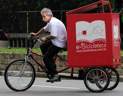 library on bike wheels, photo: Renattod Sousa for Camara Municipal