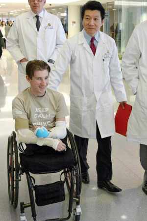 wheelchair amputee with doctors - Johns Hopkins photo by Keith Weller
