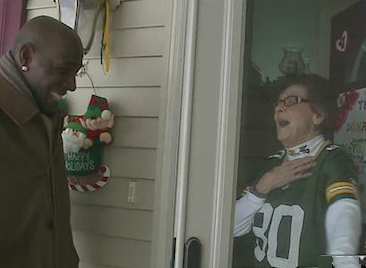 surprised fan in doorway-Fox-video