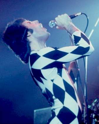 Freddie Mercury singing-1978-Carl Lender-CC