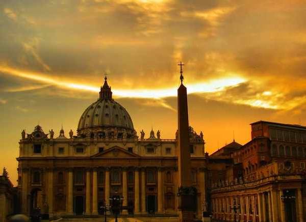 Vatican and St Peter's skyline - by Giampaolo Macorig-CC-Flickr