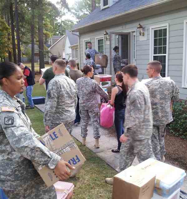 military volunteers help dying soldier-FortBraggHdqr