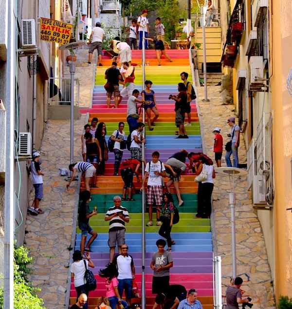 rainbow stairs Turkey- Gürol Demirutku-Twitter