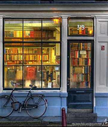 bookstore window sm-CC-MorBCN-Flickr