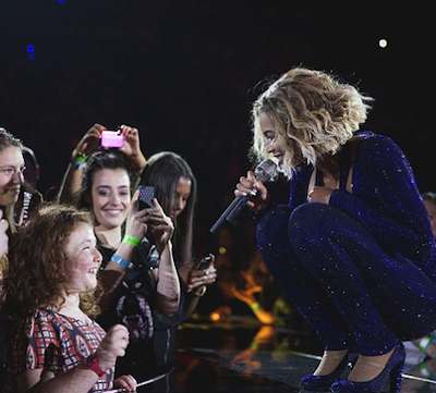 Beyonce sings with blind Aussie girl