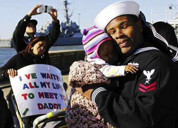 Navy homecoming Dad meets baby daughter-USNAVY