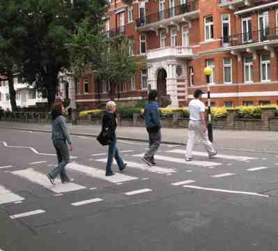 Foto de Abbey Road con turistas (c)
