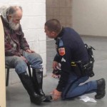 Police Officer in El Paso buys homeless