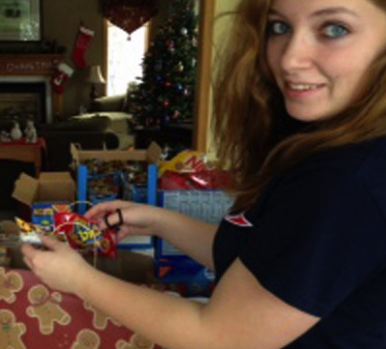 teen Jessica Peterson buys homeless gifts