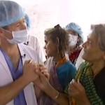 doctor Geoff Tabin comforts poor- from ITN video