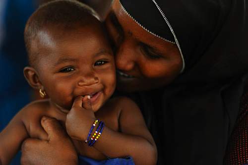 African baby and mom-Niger-UNICEF-NyaniQuarmyne