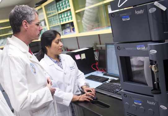 lab researchers on Alzheimers test-GeorgetownU