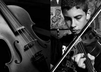 violin and player-BW-padesucre-Flickr-CC