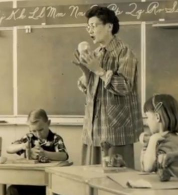 classroom 1950s teacher Azella Taylor-familyphoto