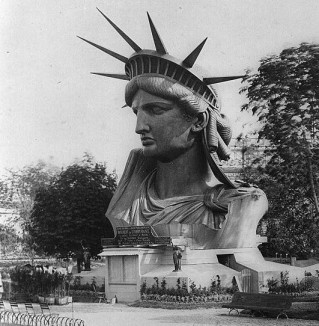 statue of liberty head displayed in Paris-pubdomain