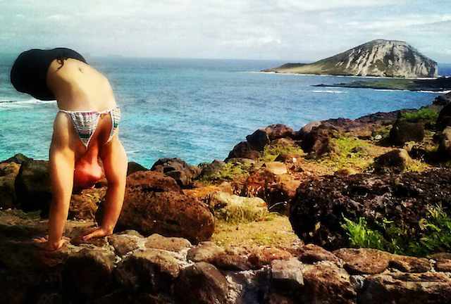Jennifer-Bricker-shoreline-handstand-FB