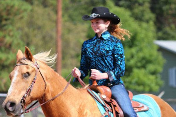 I Taught My Horse to Overcome Blindness - Before He Lost His Sight - Good News Network