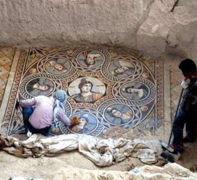 Stunning Greek Mosaics Uncovered Date to 200 BC - Good 
