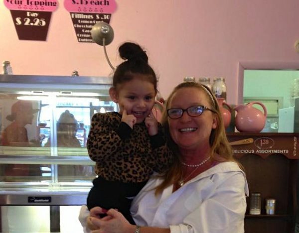 Customers Flock to Bakery to Thank Hero Who Rescued 3year
