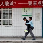 chinese student carries friend WEIBO