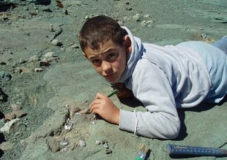 DiegoSuárez-digging-by-father-manuel