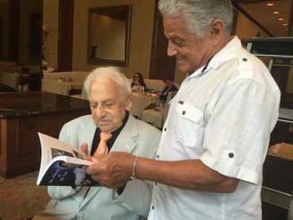 100 year old piano player shows memoir Hovitz