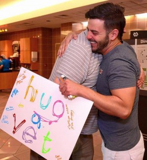 Hug a Vet sign-HumanProjectHugs-FB