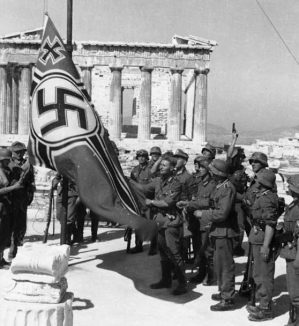 nazi flag on Acropolis_Athens-1941-Bundesarchiv